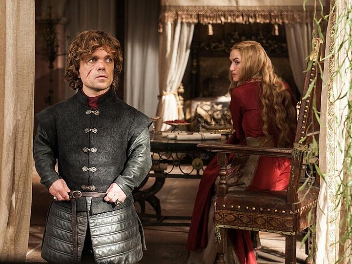 Tyrion Lannister (l.) hat sich im Kampf um den Machtanspruch seiner Familie einige Narben zugezogen