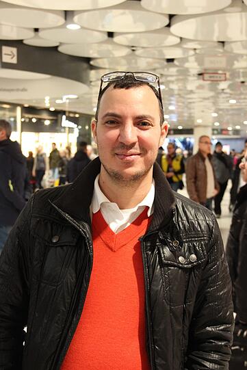 Samir Sandi (37): &bdquo;Wenn eine Frau hohe Schuhe trägt, kommt ihre Figur noch viel besser zur Geltung. Aber eine Frau die nicht auf High Heels laufen kann, sollte es besser gleich lassen. Außerdem haben wir Männer doch auch Verständnis dafür, wenn sie im Alltag eher sportliche Schuhe tragen. Ich selbst bin meistens auch mit einem sportlichen Schuh unterwegs.&ldquo; Mitmachen wollte er nicht.
