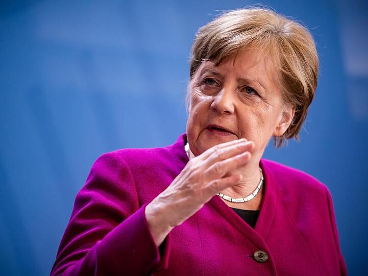 Die Auswirkungen der am Montag begonnenen Öffnung der Geschäfte könne man erst 14 Tage später abschätzen, sagt Merkel.