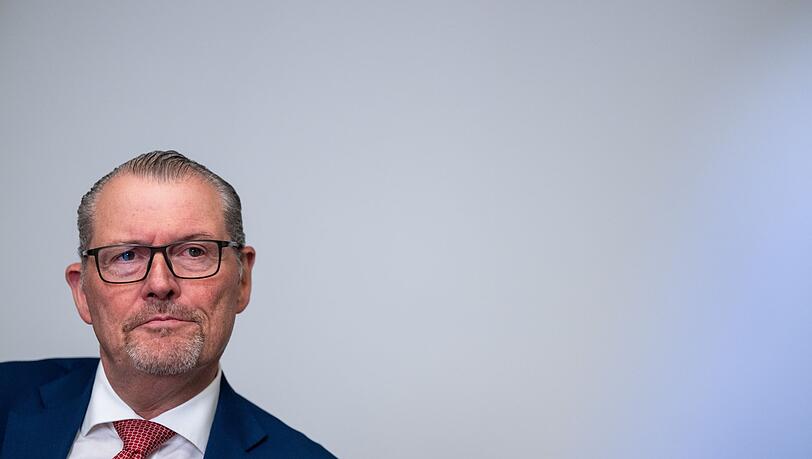 Arbeitgeberpräsident Rainer Dulger Dulger sieht bei den politischen Rändern mit extrem rechts und extrem links "keine Lösungsansätze". Arbeitgeberpräsident Rainer Dulger Dulger sieht bei den politischen Rändern mit extrem rechts und extrem links "keine Lösungsansätze".