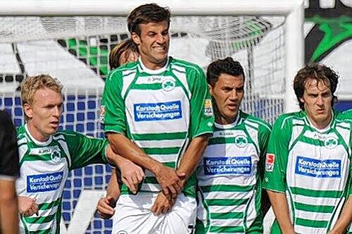 Vier Mittelfeld-Stammkräfte, die den Fürthern gegen Augsburg fehlen könnten: Leo Haas, Marco Caligiuri, Youssef Mokhtari und Stephan Fürstner (v.l.) sind allesamt angeschlagen.