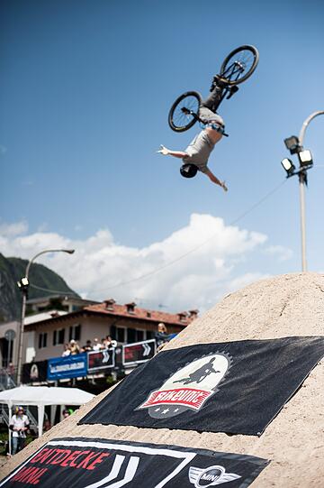 Höher, schneller, weiter - das sind die Bilder vom King of Dirt beim Riva Bike Festival 2013.