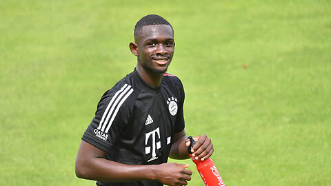 Derzeit verletzt: Bayerns Neuzugang Tanguy Nianzou Kouassi.