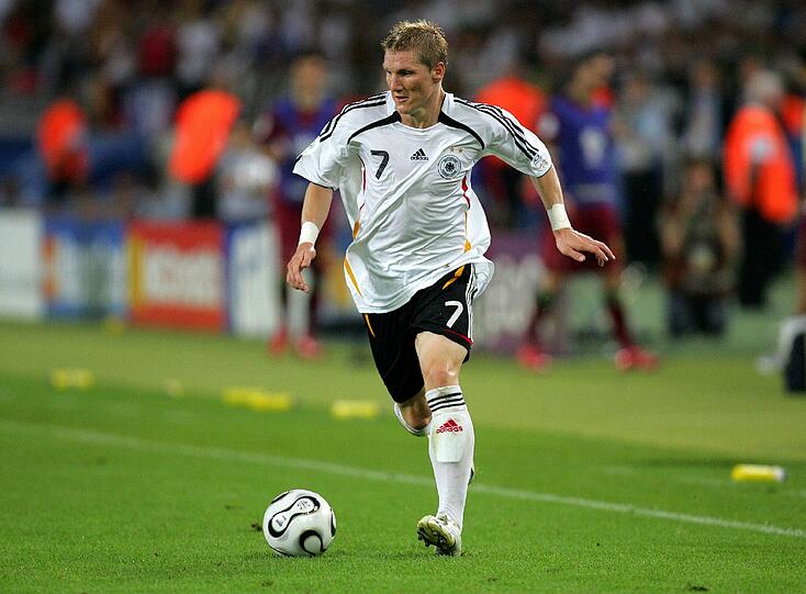 Bastian Schweinsteiger erzielte im Spiel um Platz 3 beim 3:1 gegen Portugal zwei Tore und wurde zum "Man of the Match" gewählt. Die Krönung seiner Nationalelfkarriere erfolgte acht Jahre später mit dem Gewinn des WM-Pokals.