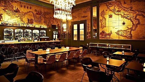 Die Goldene Bar im Haus der Kunst: Über die Betonarchitektur des Museums wird viel gelästert. Im Sommer ist es aber schön kühl.