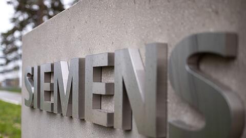 Das Schriftzug-Logo des deutschen Industriekonzerns Siemens.