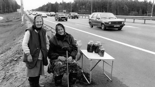 "Hat der Motor eine Seele?" Begegnung am Straßenrand. "Hat der Motor eine Seele?" Begegnung am Straßenrand.