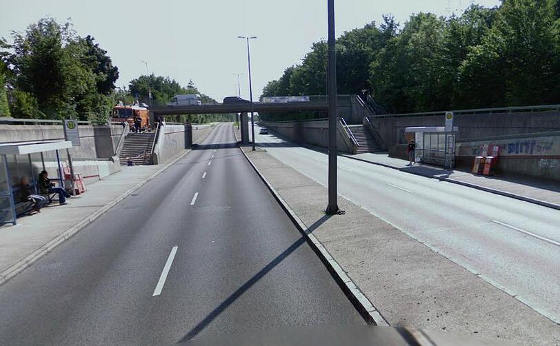 Der Bereich bei den Bus-Wartehäuschen an der Von-Kahr-Straße in Untermenzing wird im Sommer saniert.