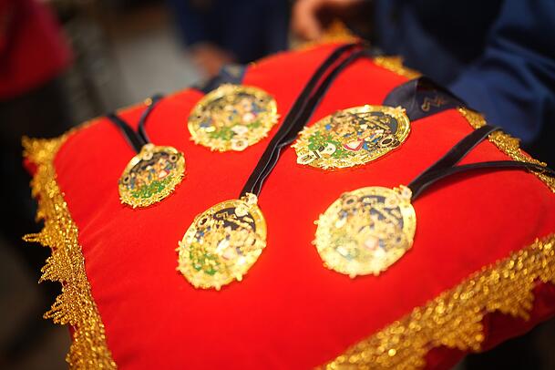 Der Haxnbauer mischt nicht nur im M&uuml;nchner Faschingstreiben mit, sondern ist auch offizieller Sponsor der Narrhalla-Prunkorden am Bande.