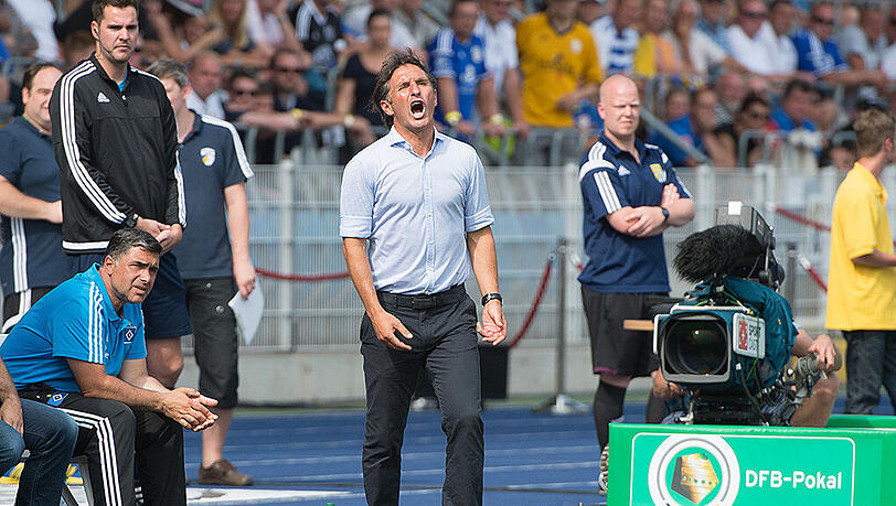 Der Hamburger SV mit Trainer Bruno Labbadia scheiterte in der ersten Runde an Carl Zeiss Jena. Der Hamburger SV mit Trainer Bruno Labbadia scheiterte in der ersten Runde an Carl Zeiss Jena.