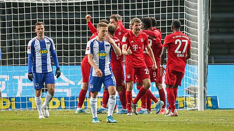 Später Jubel - aber dann gleich vier Mal. Die Bayern schlagen Hertha BSC mit 4:0.