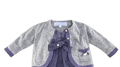 Lila Velvetkleid mit großer Schleife und Strickjacke mit Perlenknöpfen: TARTINE ET CHOCOLAT Lila Velvetkleid mit großer Schleife und Strickjacke mit Perlenknöpfen: TARTINE ET CHOCOLAT