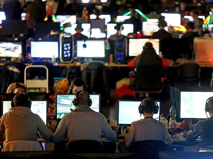 Gartner sackte der weltweite Absatz im vierten Quartal 2018 nach zwei Quartalen des Wachstums wieder um 4,3 Prozent ab.