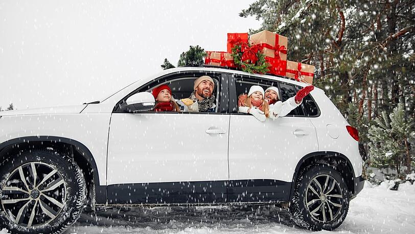 Wer mit dem Auto unterwegs ist, könnte es vor Weihnachten mit Staus zu tun bekommen.