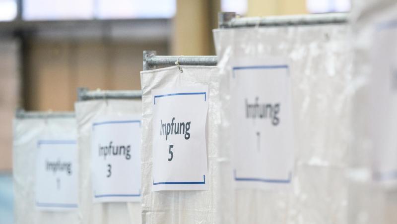 Sobald der Corona-Impfstoff da ist, sollen zuerst bestimmte Personengruppen geimpft werden. Sobald der Corona-Impfstoff da ist, sollen zuerst bestimmte Personengruppen geimpft werden.