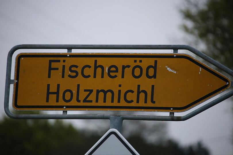 Tragisches Ende einer Partynacht: Ein Mann schlief auf der Straße ein und wurde überfahren. Bilder vom Unfallort.