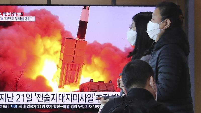 Ein Fernseher in Seoul zeigt einen Raketenstart in Nordkorea. Ein Fernseher in Seoul zeigt einen Raketenstart in Nordkorea.