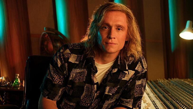 Matthias Schweighöfer als Frank Farian im Milli-Vanilli-Biopic "Girl You Know It's True".
