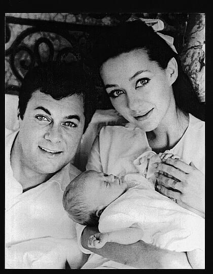 Mit acht Kinderstar, mit 18 mit Tony Curtis verheiratet. In ihrem Buch "Scheinweltfieber" packt Christine Kaufmann aus.