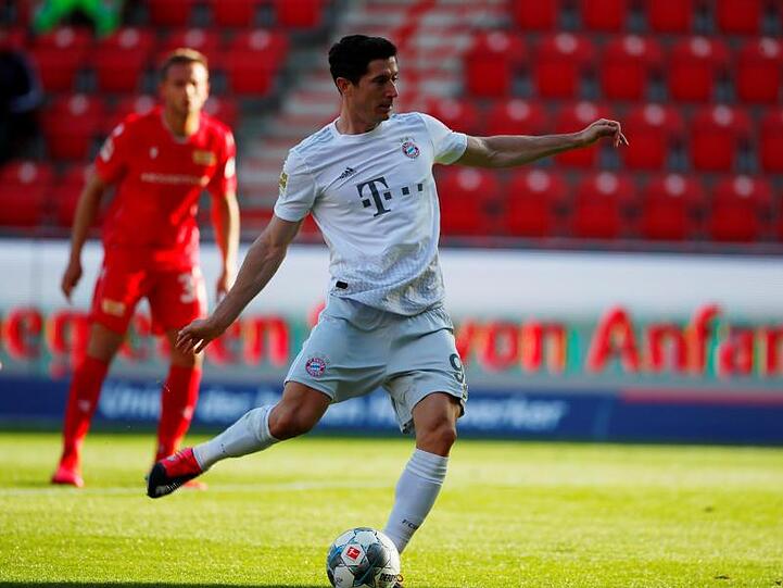 Robert Lewandowski traf vom Elfmeterpunkt zum 1:0.