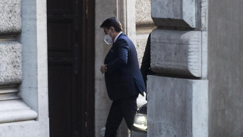 Giuseppe Conte ist von Staatspräsident Mattarella gebeten worden, mit seiner Regierung vorerst im Amt zu bleiben.