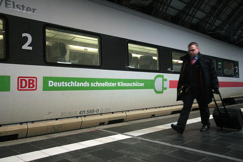 Die Groko will laut Koalitionsvertrag das Klima-Sondervermögen dazu nutzen, um das Schienennetz zu digitalisieren und zu elektrifizieren. Daran gibt es Kritik.