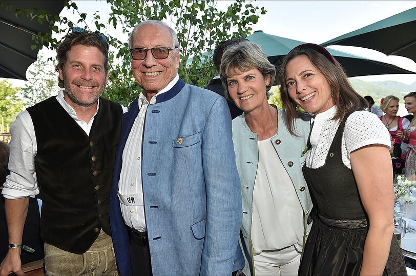 (v.l.) Philipp Greffenius, Edi Reinbold und Frau Petra Reinbold, Evelyn Greffenius