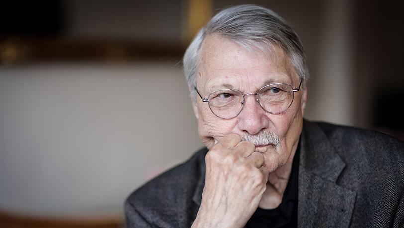 Der Kabarettist und Schauspieler Henning Venske bei einem Interview.