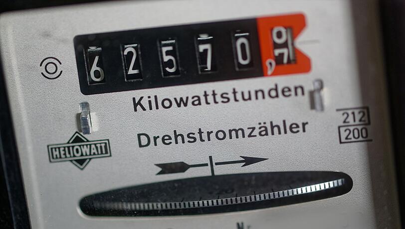 Viele Stromkunden in der Grundversorgung müssen ab Januar weniger bezahlen. Grund sind vor allem gesunkene Beschaffungskosten. (Symbolbild) Viele Stromkunden in der Grundversorgung müssen ab Januar weniger bezahlen. Grund sind vor allem gesunkene Beschaffungskosten. (Symbolbild)