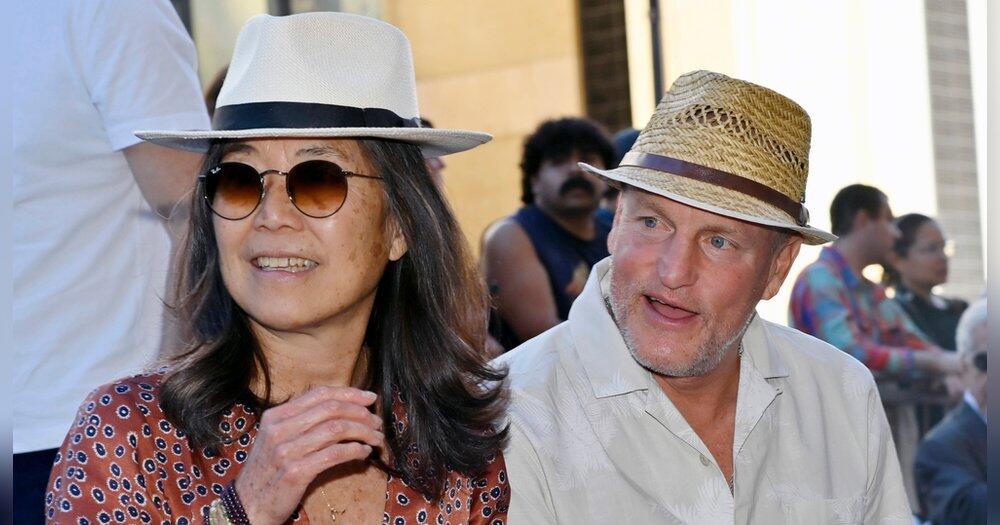 Sehr-seltener-Auftritt-Woody-Harrelson-zeigt-sich-mit-seiner-Ehefrau