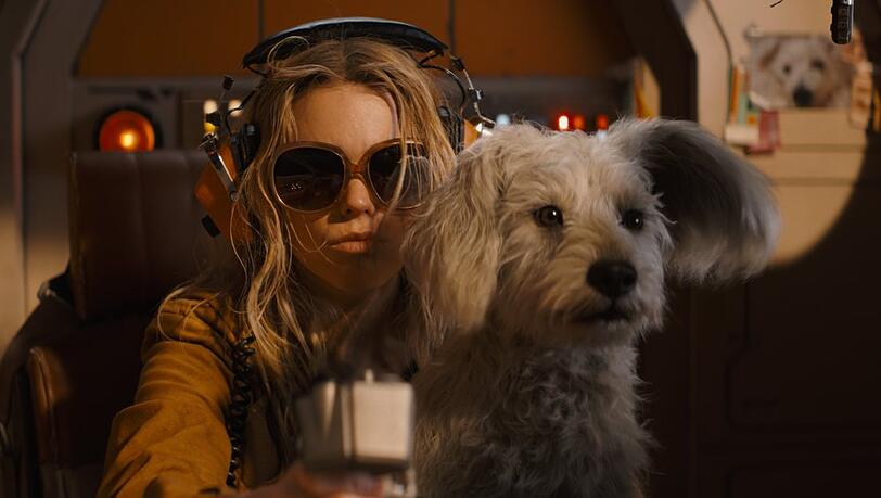 "Supergirl": Kara Zor-El alias Supergirl und ihr Hund Krypto fliegen von Planet zu Planet - sie auf der Flucht vor Einsamkeit, er einfach so.