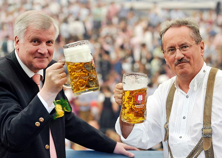 "Kein erhöhter Puls": Ministerpräsident Seehofer (l.) mit OB Ude auf der Wiesn.
