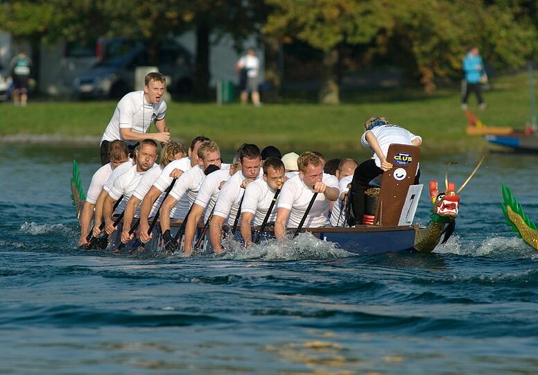 Das ist Teamgeist: Alle sitzen in einem Boot und müssen sich zusammenreißen.