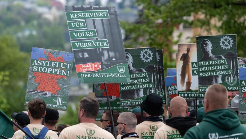 Laut Landratsamt eine Kundgebung ohne "Einschüchterungseffekt": Aufmarsch der rechtsextremen Partei Der dritte Weg in Plauen am 1. Mai. Laut Landratsamt eine Kundgebung ohne "Einschüchterungseffekt": Aufmarsch der rechtsextremen Partei Der dritte Weg in Plauen am 1. Mai.