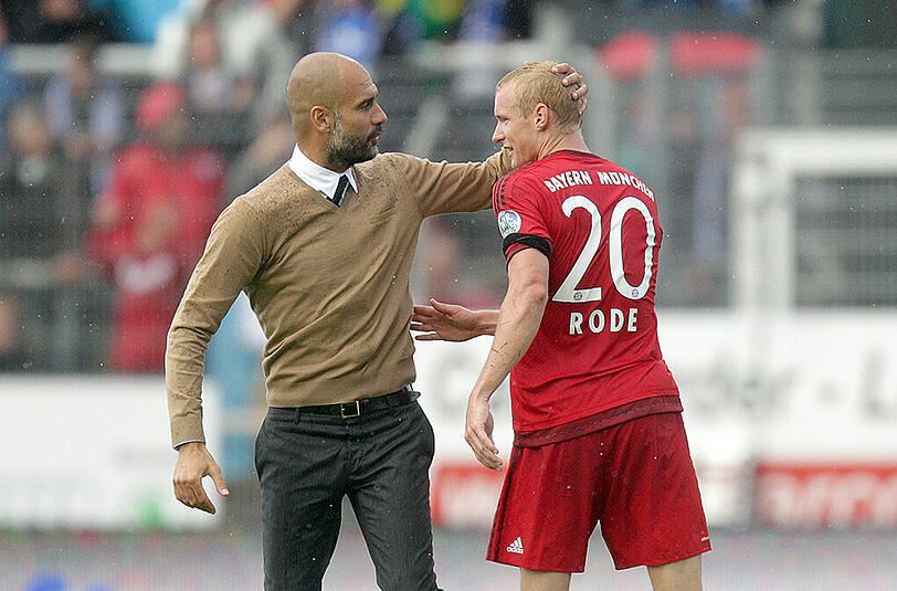 Folgt Sebastian Rode seinem bisherigen Coach auf die Insel? Laut "Mirror" wollen die Engländer Rode loseisen - und der ist unzufrieden mit seiner Situation aktuell. Das liegt allerdings auch oder gerade an Guardiola.