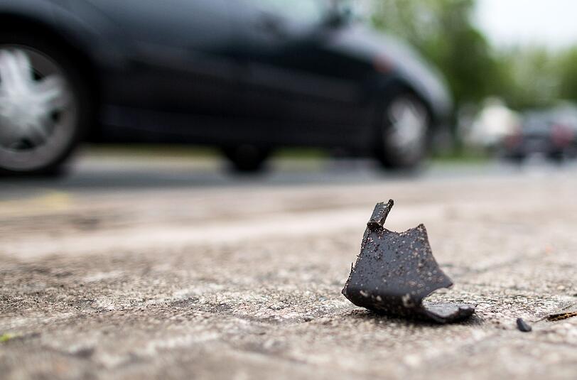 Immer häufiger liefern sich verantwortungslose Autofahrer in vielen Städten illegale Autorennen. Bei einem solchen Rennen in Hagen wurden im Mai fünf Menschen schwer verletzt (Bild). In Überherrn bei Saarlouis wurde jüngst eine 14-Jährige getötet und ein 16-Jähriger schwer verletzt. Foto: Marcel Kusch/Archiv