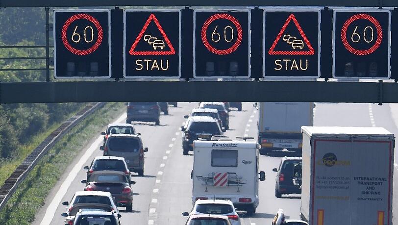 Wer in den kommenden Tagen in den Urlaub fahren will, der sollte sich gut vorbereiten. (Symbolbild) Wer in den kommenden Tagen in den Urlaub fahren will, der sollte sich gut vorbereiten. (Symbolbild)