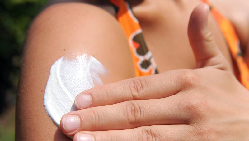 Schon sehr niedrige Dosen UV-Strahlung können das Krebsrisiko vergrößern. Schon sehr niedrige Dosen UV-Strahlung können das Krebsrisiko vergrößern.