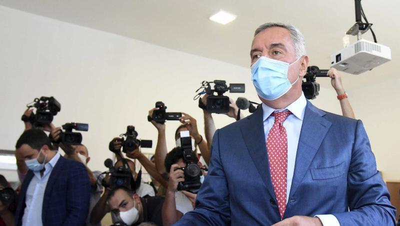 Milo Djukanovic, Präsident von Montenegro, gibt in einem Wahllokal seine Stimme ab. Milo Djukanovic, Präsident von Montenegro, gibt in einem Wahllokal seine Stimme ab.