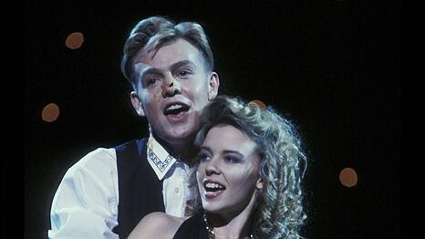 Jason Donovan und Kylie Minogue lernten sich am Set von "Nachbarn" kennen und lieben.