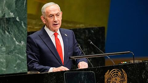 Rede vor lichten Reihen: Israels Ministerpr&auml;sident Netanjahu.