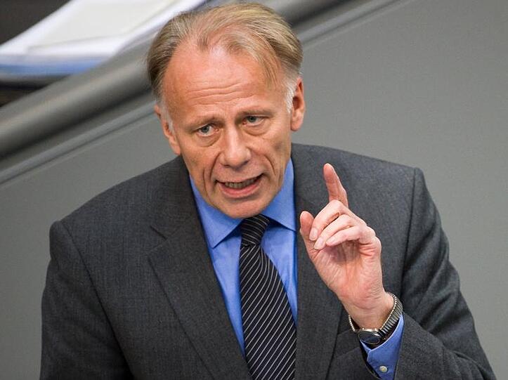 Der frühere Fraktionsvorsitzende der Grünen, Jürgen Trittin, warnt die USA vor der Entsendung schwerer Waffen nach Osteuropa.