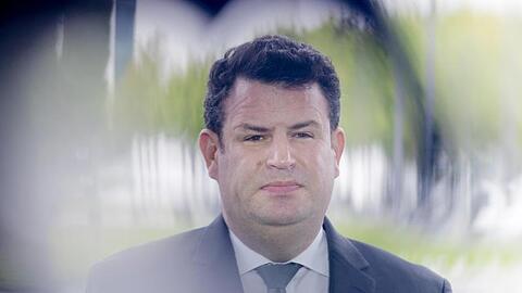 Hubertus Heil (SPD), Bundesminister für Arbeit und Soziales, im Anschluss an die Sitzung des Bundeskabinetts vor dem Kanzleram.
