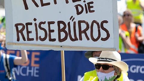 Die Bundesregierung will zusätzliche Milliardenhilfen für kleine und mittelständische Firmen auf den Weg bringen, die von der Corona-Krise besonders betroffen sind.