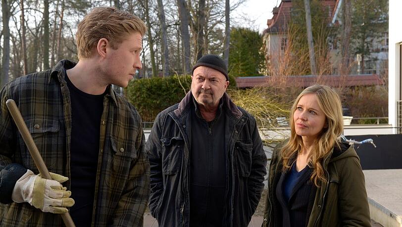 "Ein starkes Team: Kurierfahrt in den Tod": Otto (Florian Martens, m.) und Linett (Stefanie Stappenbeck) befragen Mark Reddemann (Arnfried Lerche).
