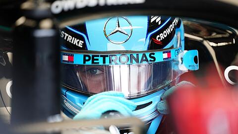 Mercedes-Pilot George Russell hat sich in Silverstone die Pole gesichert.
