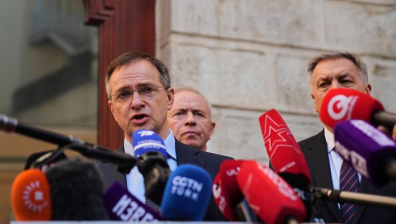 Der russische Verhandlungsführer Wladimir Medinski hat nach der zweiten Verhandlungsrunde in Istanbul Pläne für einen neuen Gefangenenaustausch bestätigt. (Archivbild)