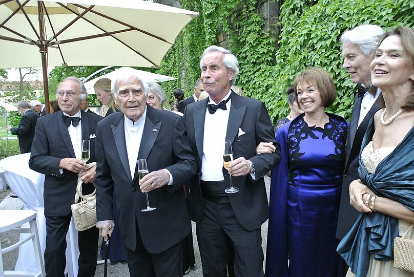 Sehe Sie hier weitere Bilder der Hochzeit von Anton Andreas Graf von Faber-Castell und seiner Kate.