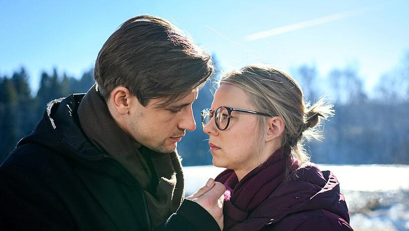 "Sturm der Liebe": Paul ist kurz davor, Josie zu küssen.