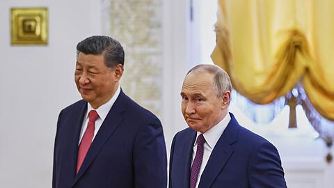 Zufriedene Gesichter bei Xi und Putin.